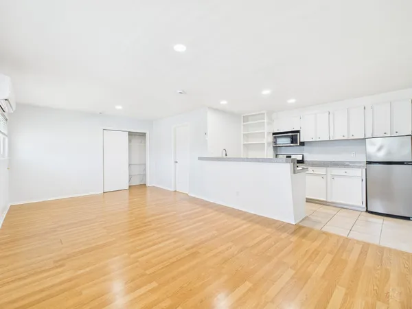 $995 | 304 East 33rd Street, Unit 26, Austin, TX 78705