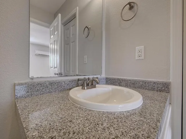 $1,195 | 304 East 33rd Street, Unit 26, Austin, TX 78705