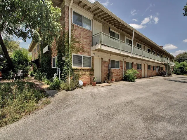 $1,195 | 304 East 33rd Street, Unit 26, Austin, TX 78705