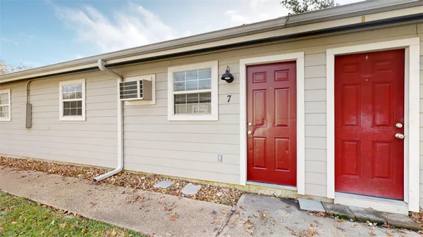 $700 | 500 Foch Street, Unit 7, Bryan, TX 77801