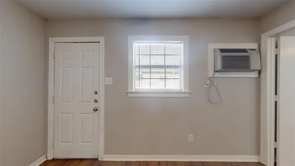 $700 | 500 Foch Street, Unit 7, Bryan, TX 77801