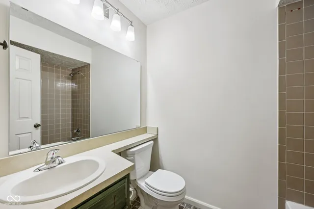 $215,000 | 5174 Greensview Way, Avon, IN 46123