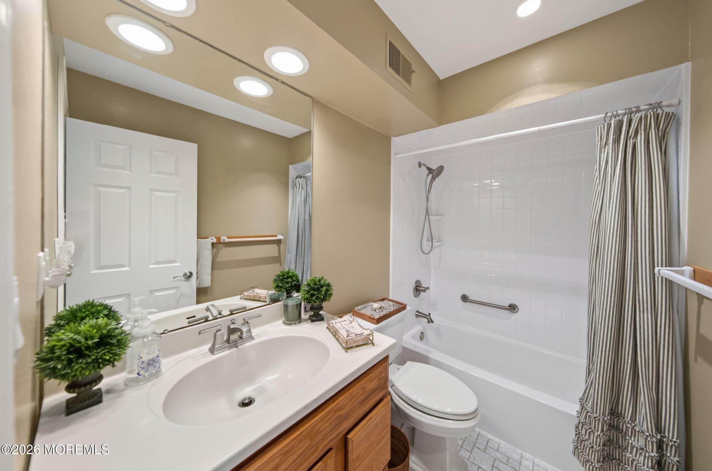 30 Portland Road, Unit A2 Highlands, NJ 07732 - Photo 14 of 27 Second Bathroom