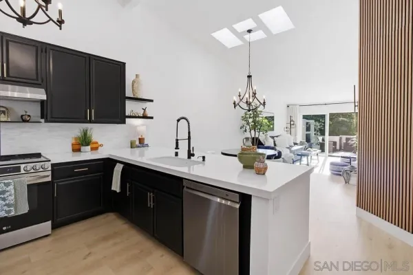 $775,000 | 12795 Via Moura, San Diego, CA 92128