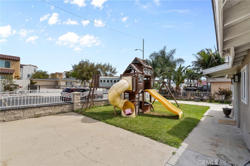 609 La Seda Road La Puente, CA 91744 - Photo 28 of 34 a view of a park with slide