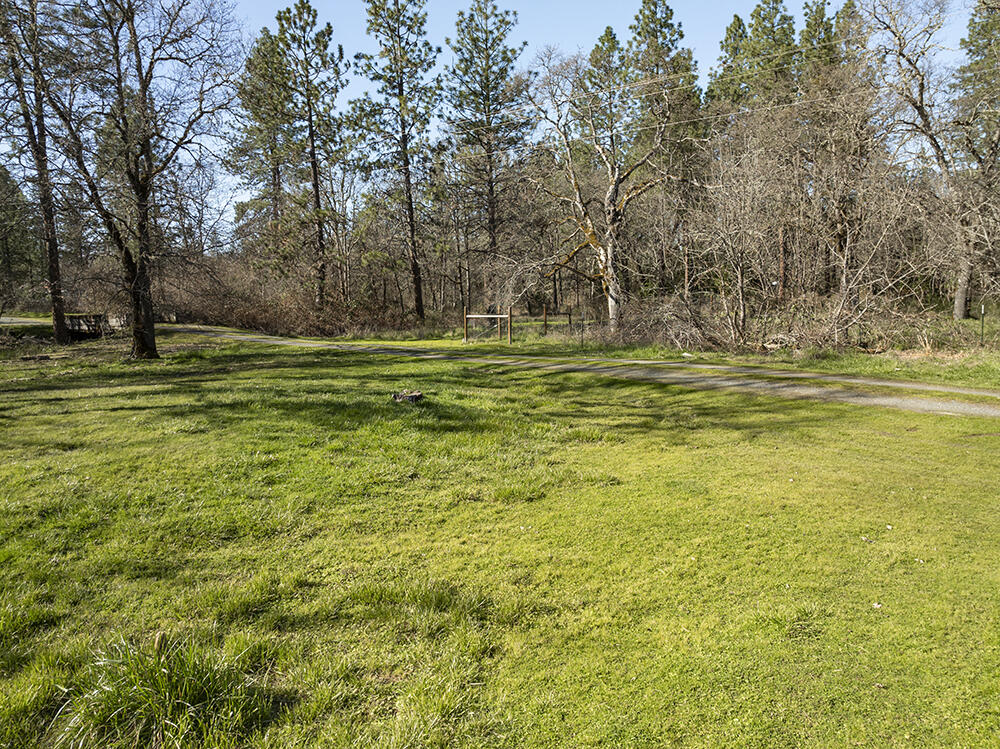 690 Flaming Road Grants Pass, OR 97526 - Photo 29 of 45 41