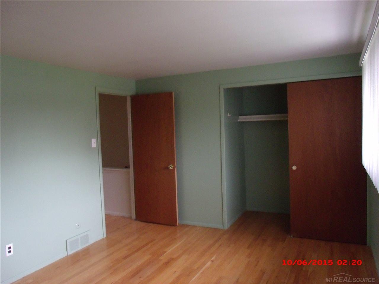 25942 Jeanette Street Roseville, MI 48066 - Photo 7 of 15 31265748-6.JPG