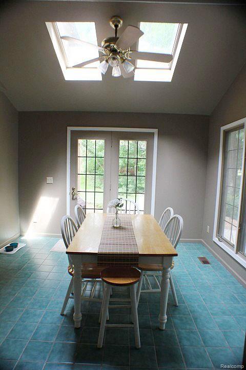 1142 Ridgeway Drive Rochester, MI 48307 - Photo 12 of 30 RidgewaySUNROOM2, 1142.jpg