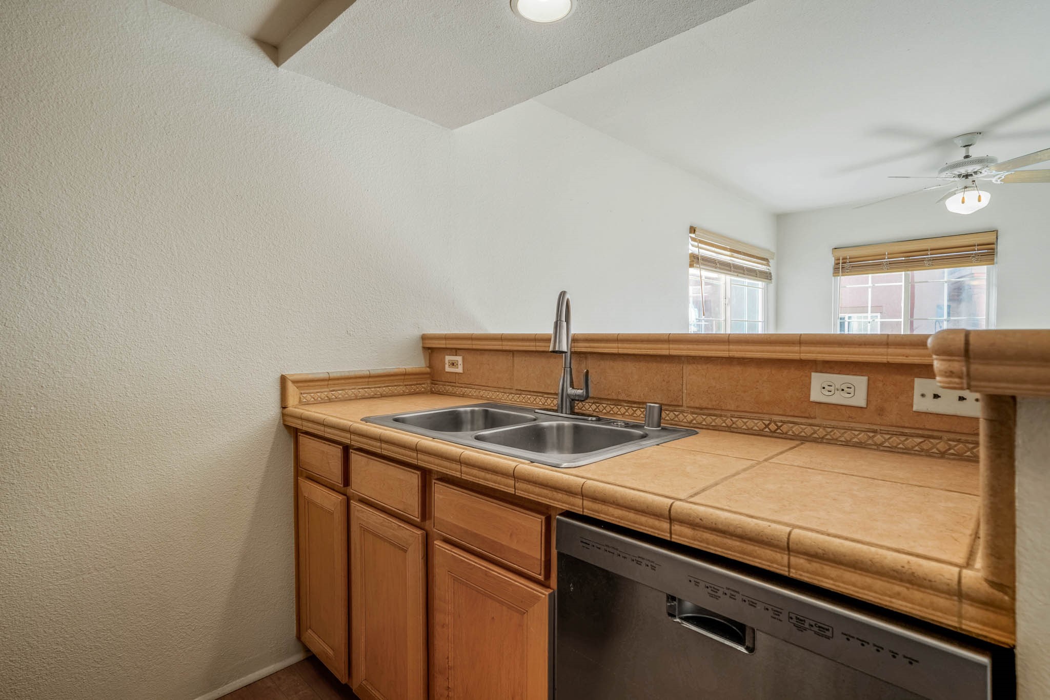 2210 Miguel Chavez Road, Unit 1418 Santa Fe, NM 87505 - Photo 4 of 32
