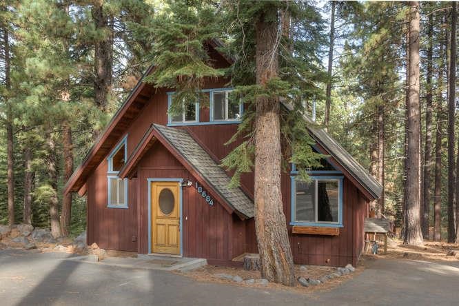 10684 Torrey Pine Road Truckee, CA 96161 - Photo 1 of 14 Gallery Image 1