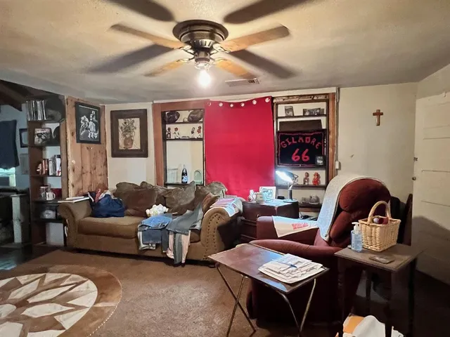 $115,000 | 815 West Standifer Street, Hamilton, TX 76531