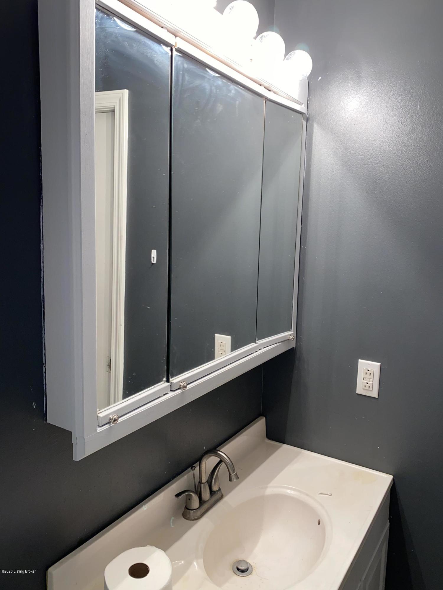 4531 Dover Road Louisville, KY 40216 - Photo 10 of 18 IMG-7106