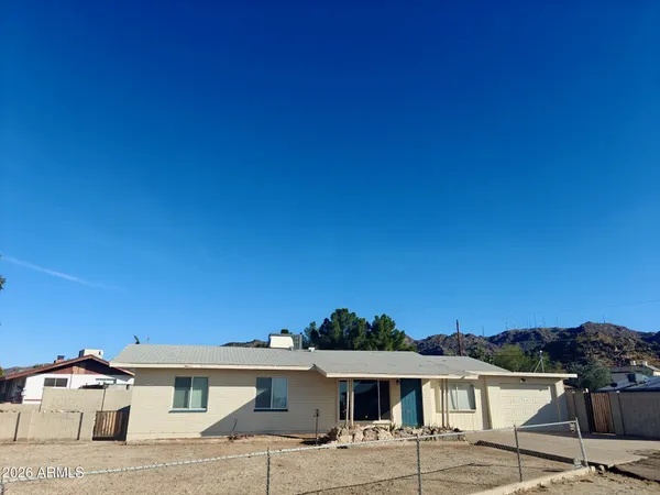 $1,995 | 251 West Buist Avenue, Phoenix, AZ 85041