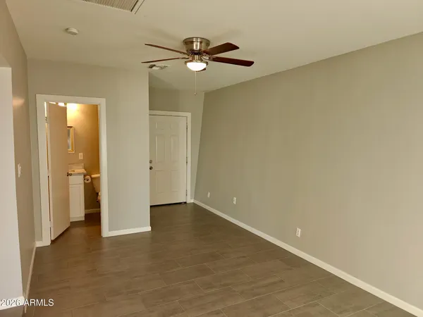 $1,995 | 251 West Buist Avenue, Phoenix, AZ 85041