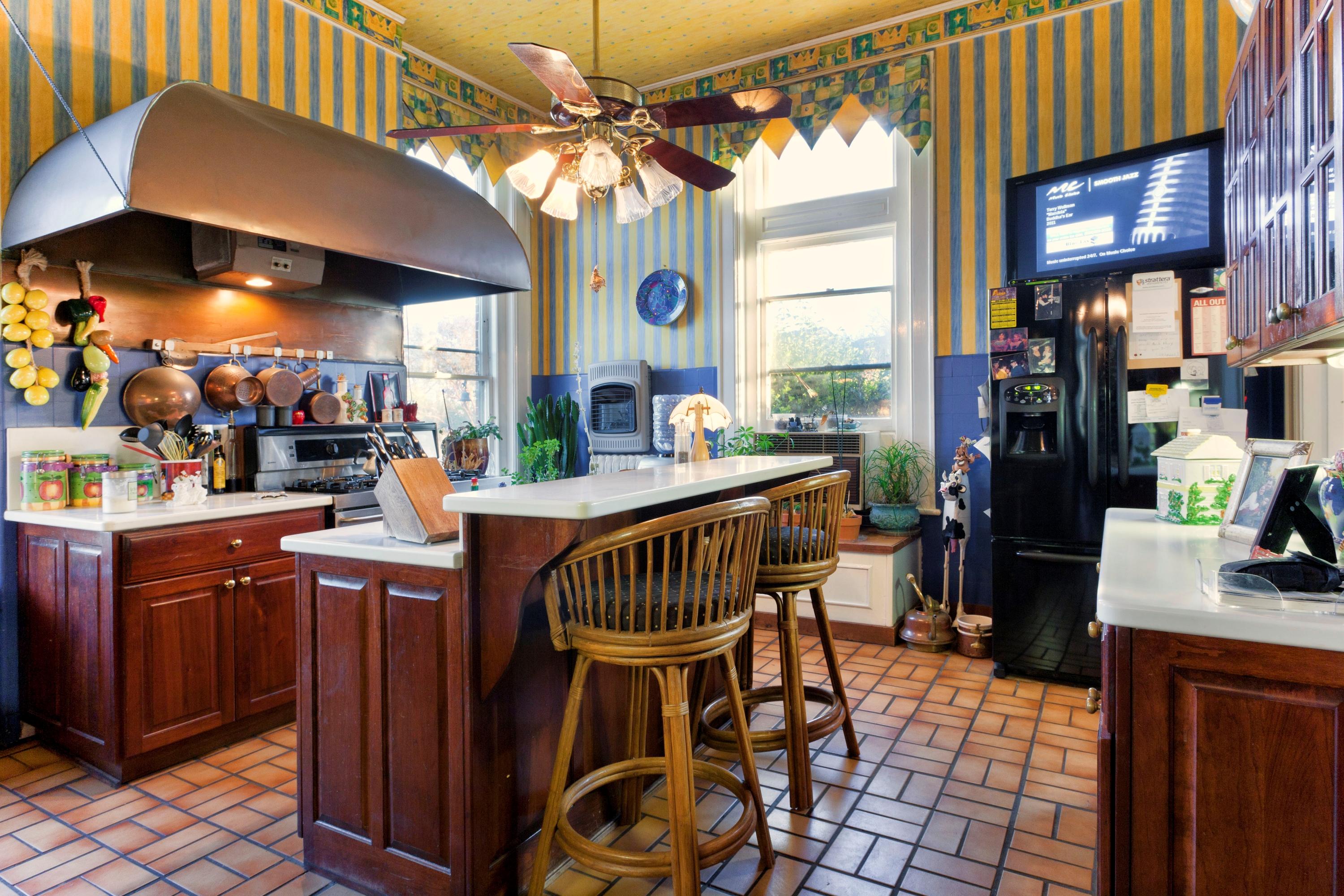 360 South Crest Road Chattanooga, TN 37404 - Photo 16 of 26 015kitchen 2