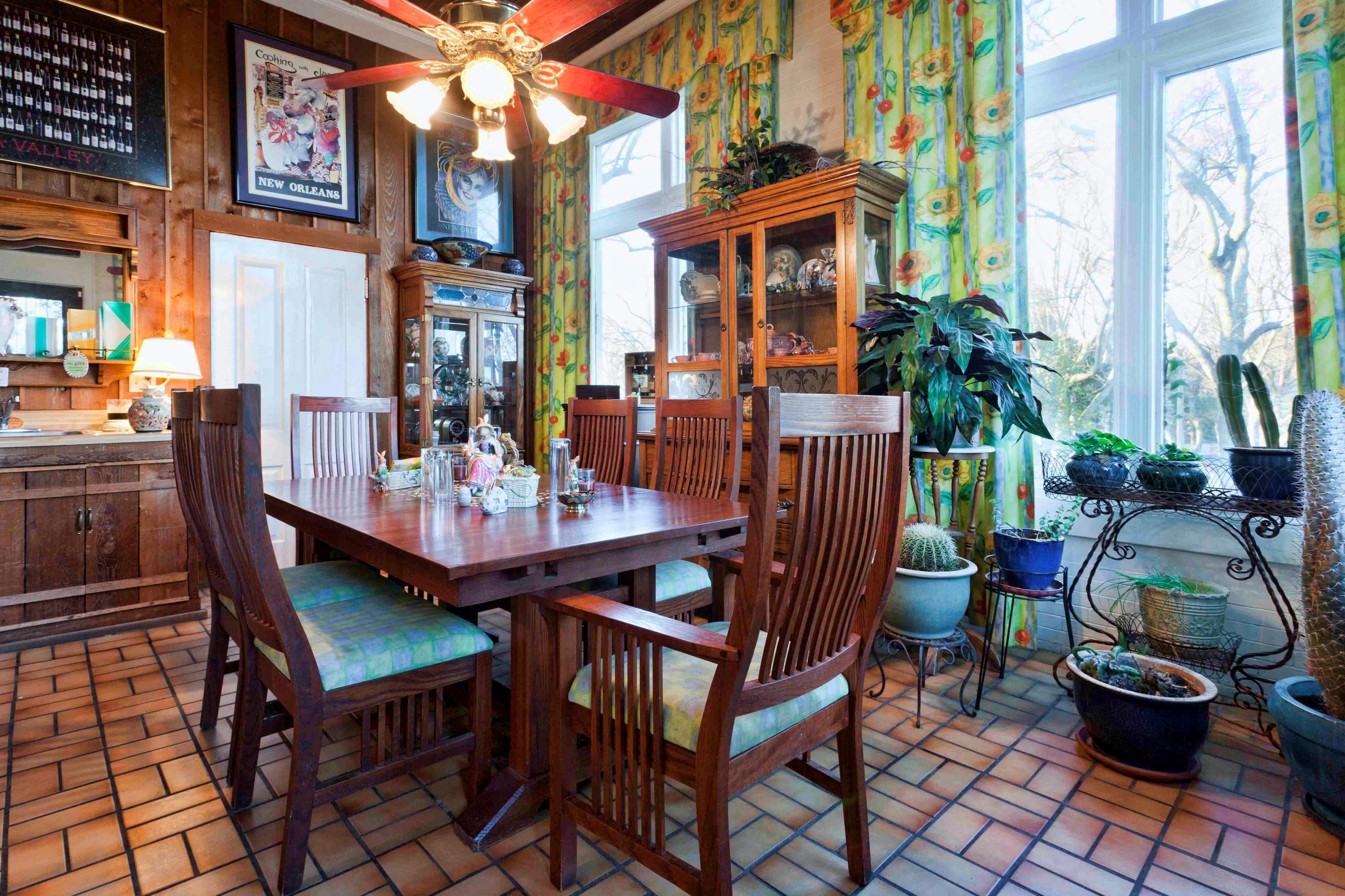 360 South Crest Road Chattanooga, TN 37404 - Photo 17 of 26 016casual dining and wine cellar