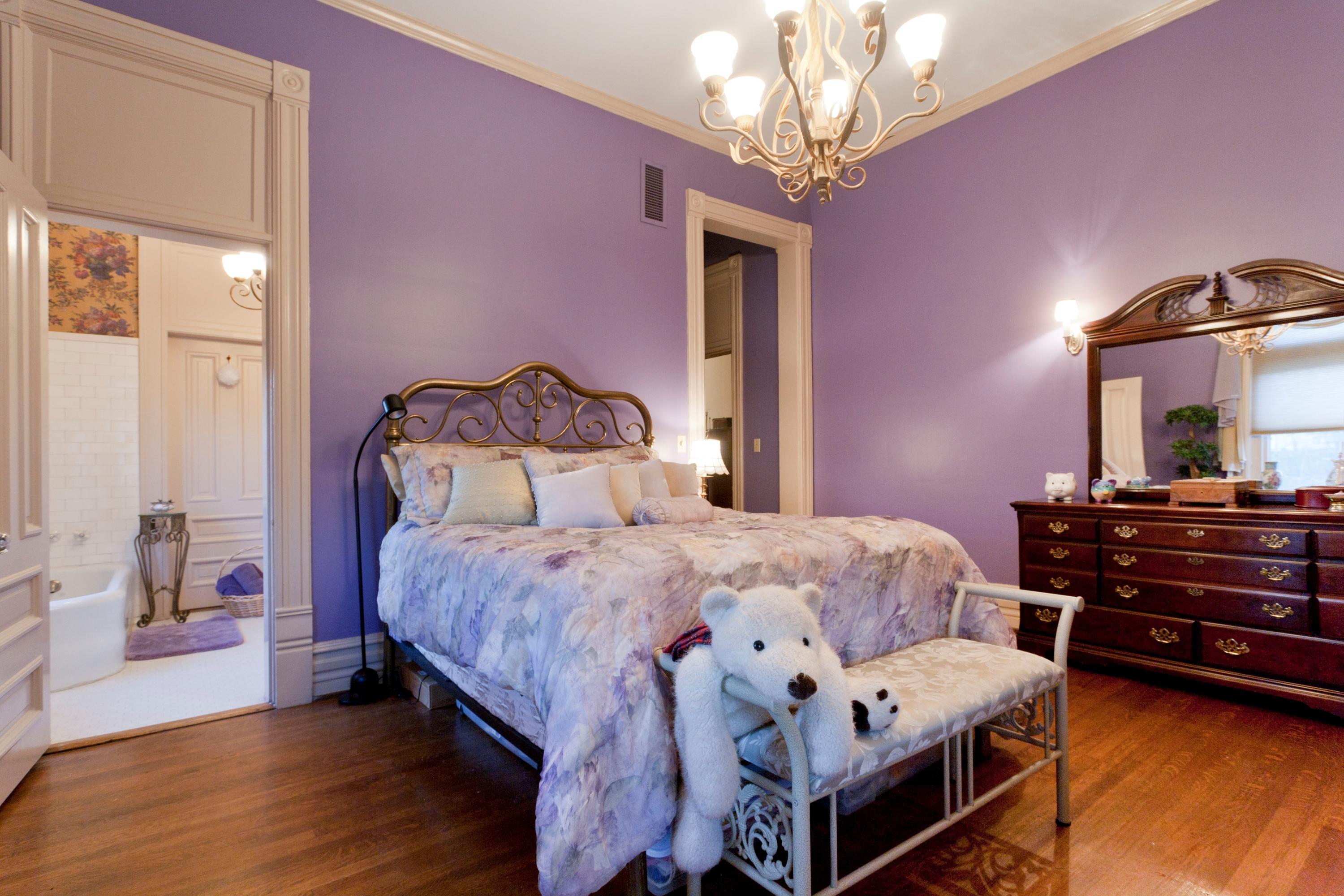 360 South Crest Road Chattanooga, TN 37404 - Photo 21 of 26 022purple guest bedroom