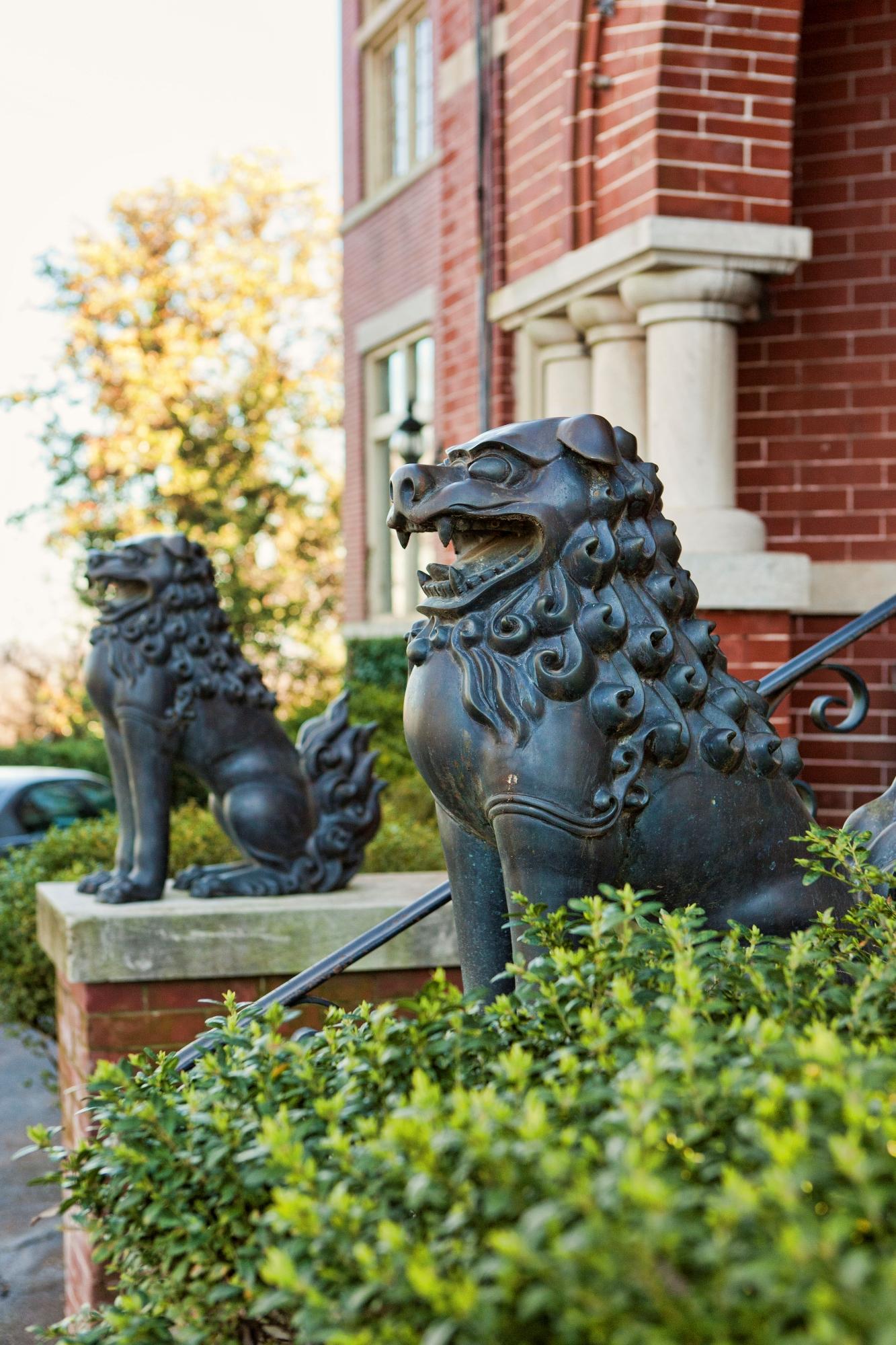 360 South Crest Road Chattanooga, TN 37404 - Photo 5 of 26 005exterior guardian lions