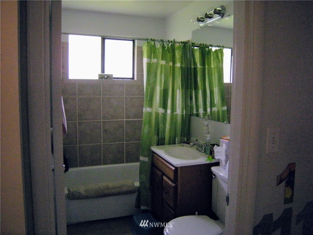 2834 Rocky Point Road Northwest Bremerton, WA 98312 - Photo 8 of 18 Gallery Image 8