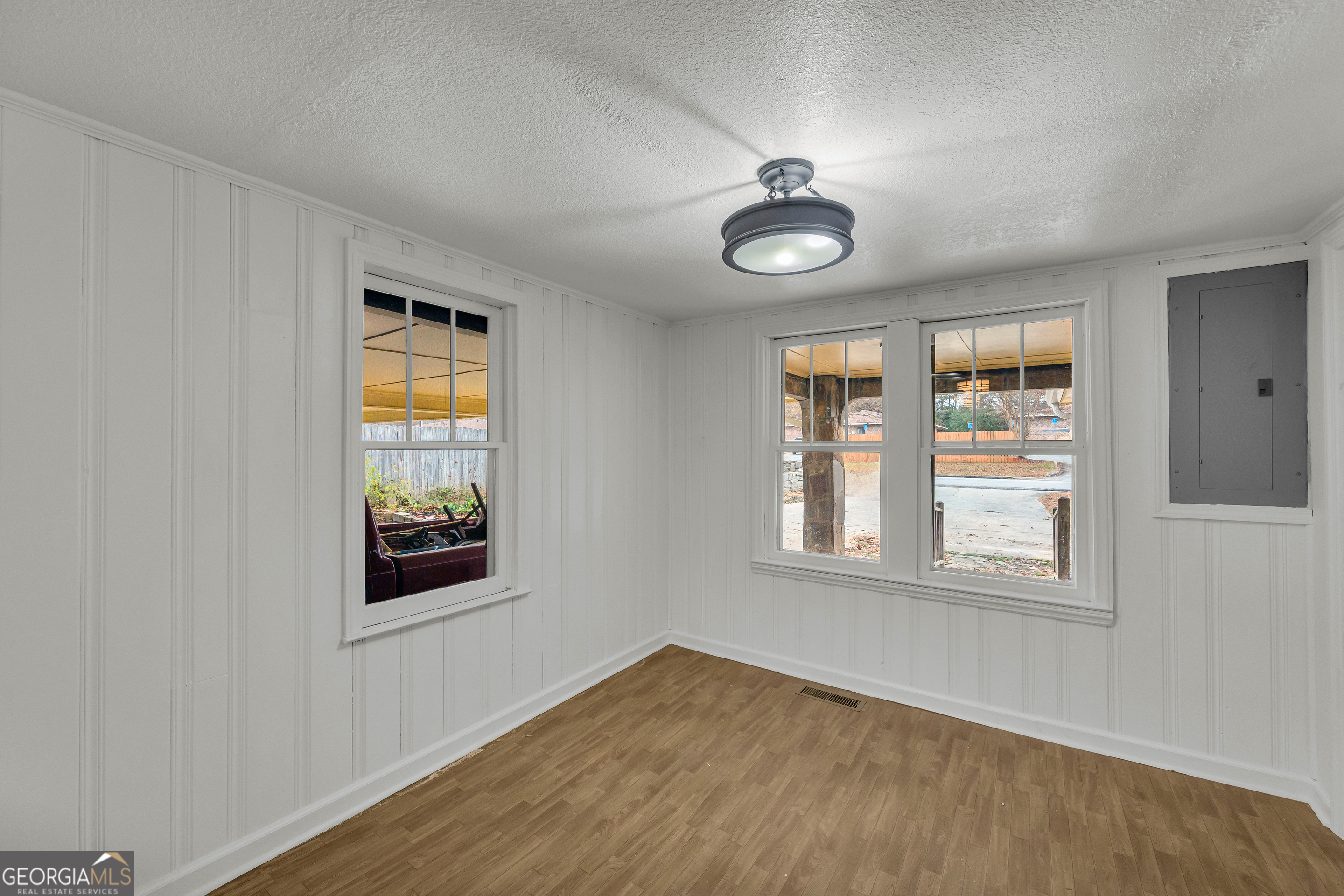 132 Queen Street Toccoa, GA 30577 - Photo 33 of 46 an empty room with windows