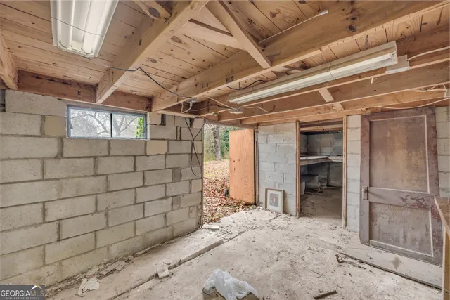 a view of a garage room