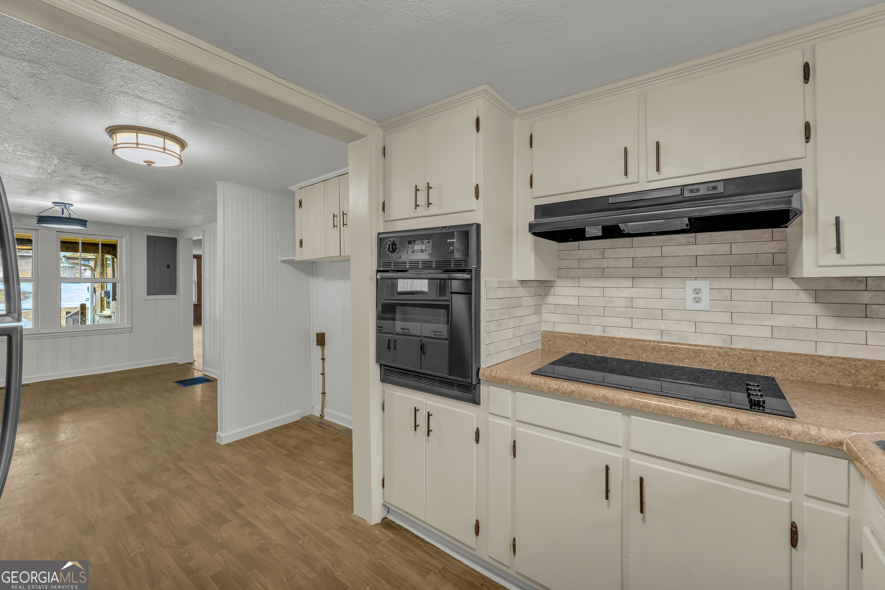 132 Queen Street Toccoa, GA 30577 - Photo 5 of 46 a kitchen with white cabinets and appliances