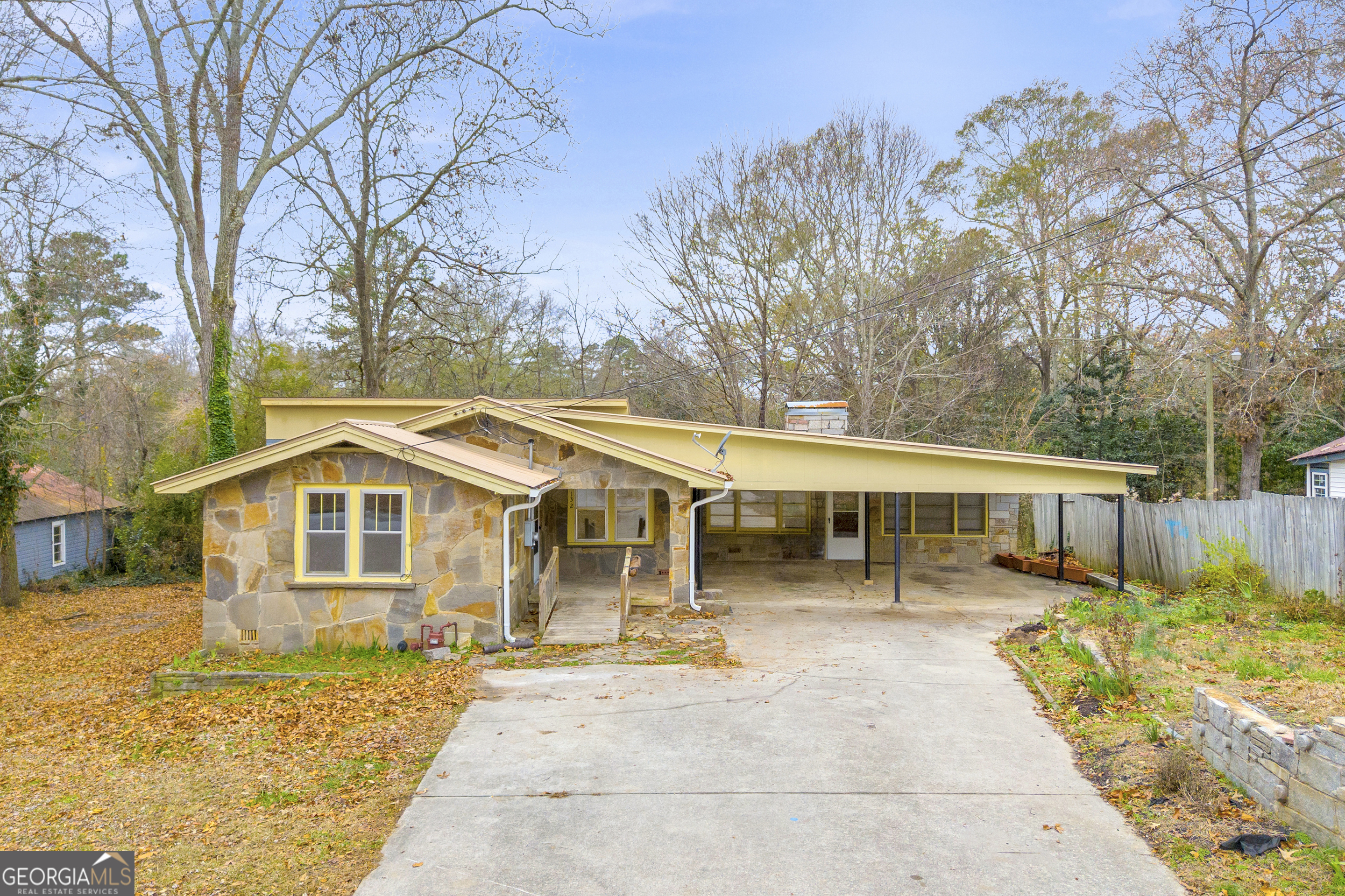 132 Queen Street Toccoa, GA 30577 - Photo 9 of 46 a view of a house with a patio