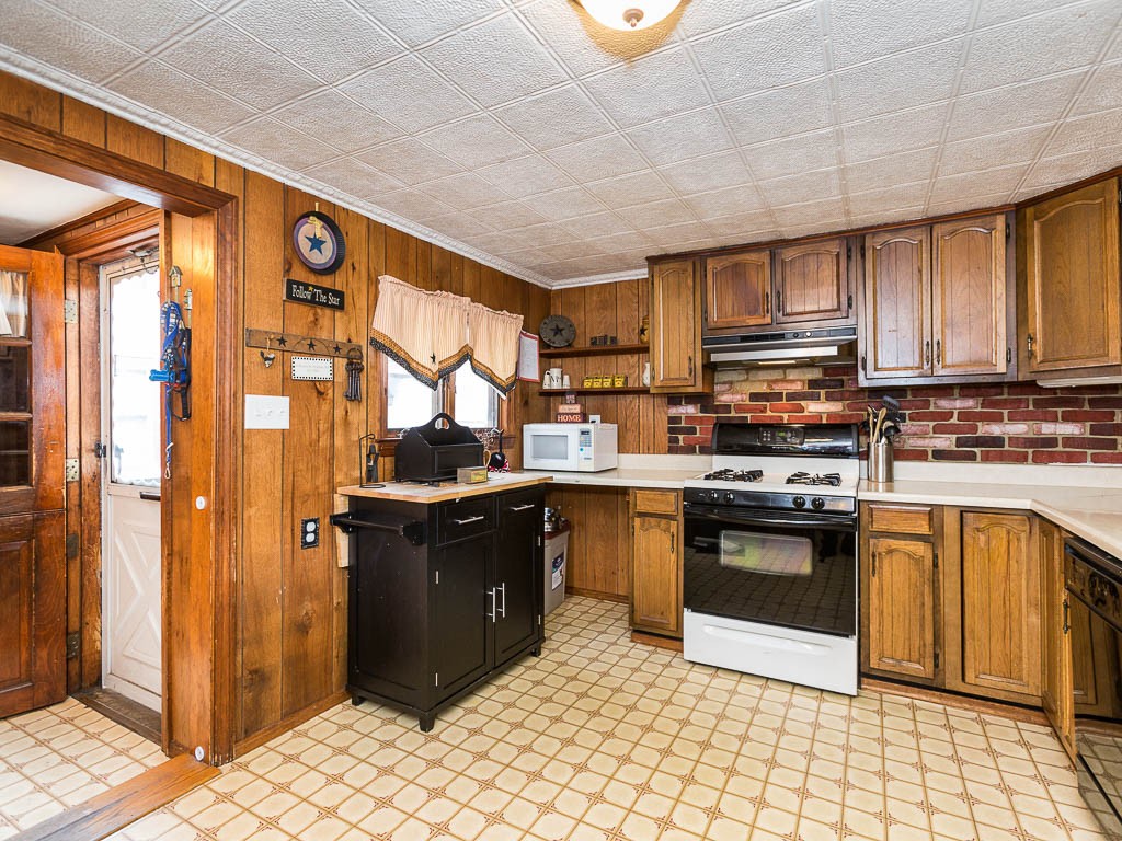 6 Ridge Street Andover, MA 01810 - Photo 6 of 17 Gallery Image 6