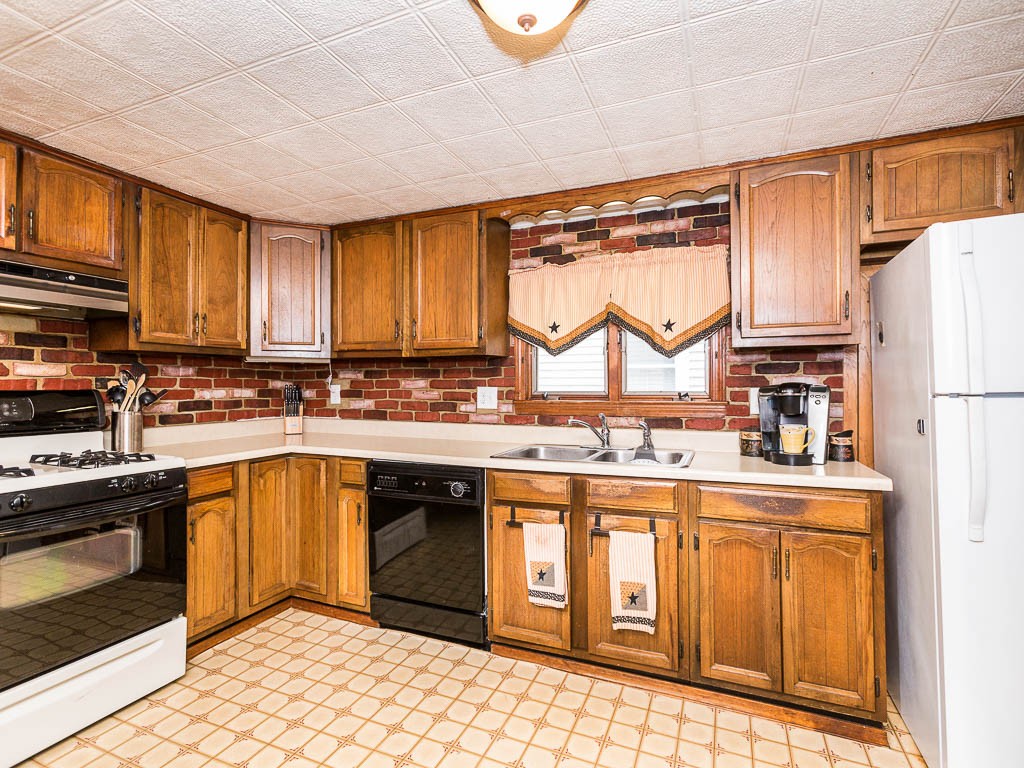6 Ridge Street Andover, MA 01810 - Photo 7 of 17 Gallery Image 7
