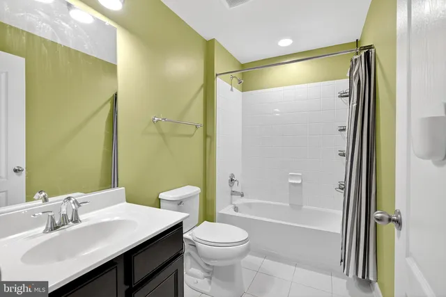 $949,900 | 810 Ashby Drive, Middletown, DE 19709