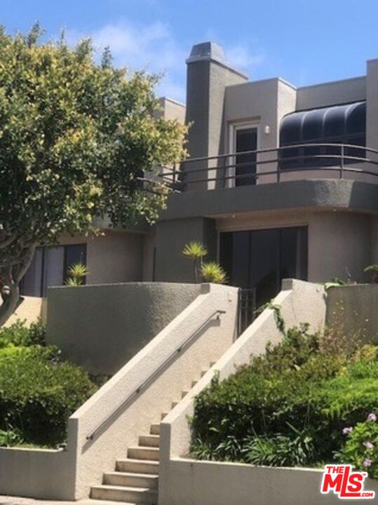132 Convoy Street Playa del Rey, CA 90293 - Photo 1 of 16 a view of outdoor space and yard