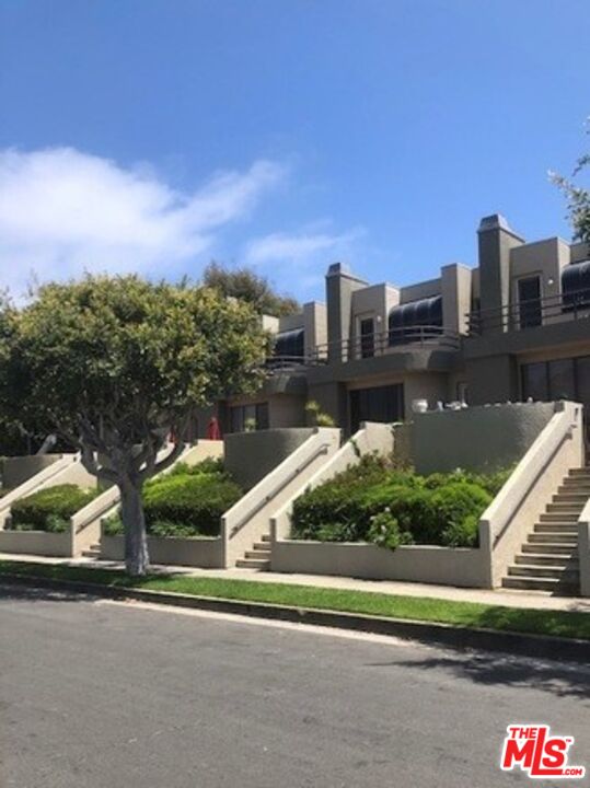 132 Convoy Street Playa del Rey, CA 90293 - Photo 11 of 16 a view of a city
