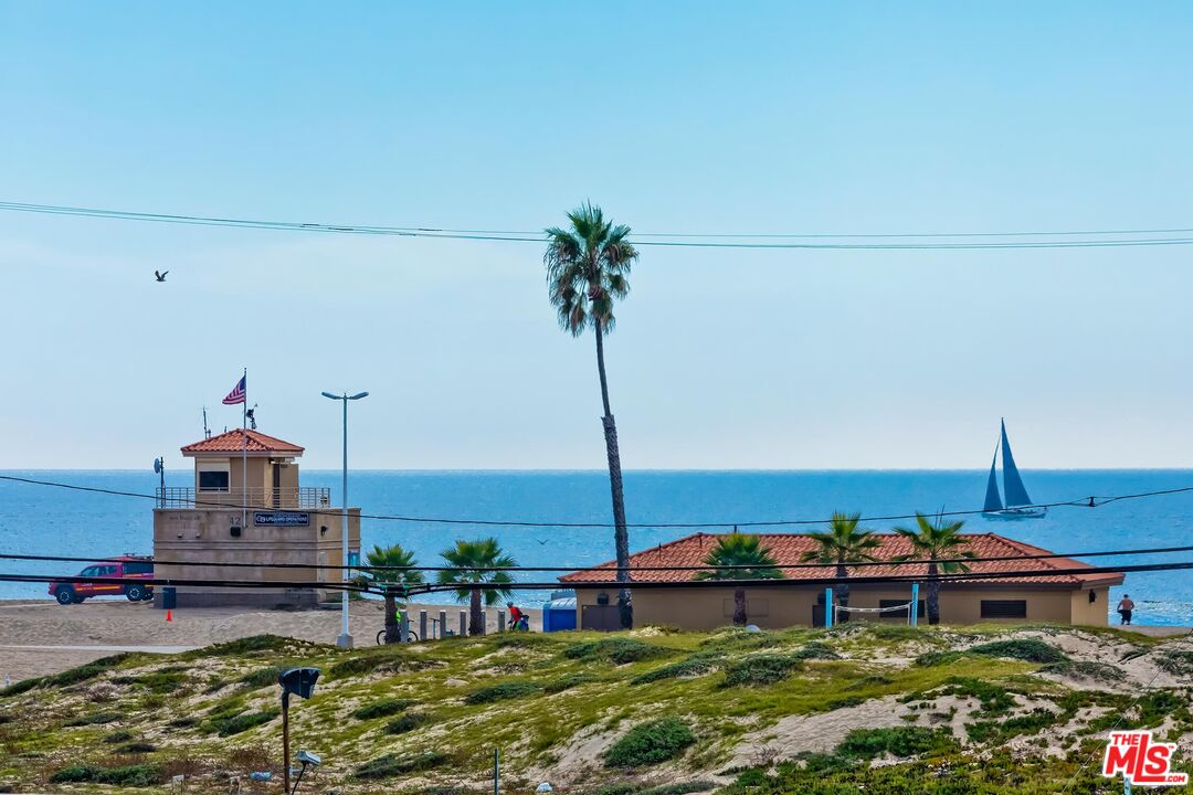 132 Convoy Street Playa del Rey, CA 90293 - Photo 2 of 16 a view of a terrace with chairs