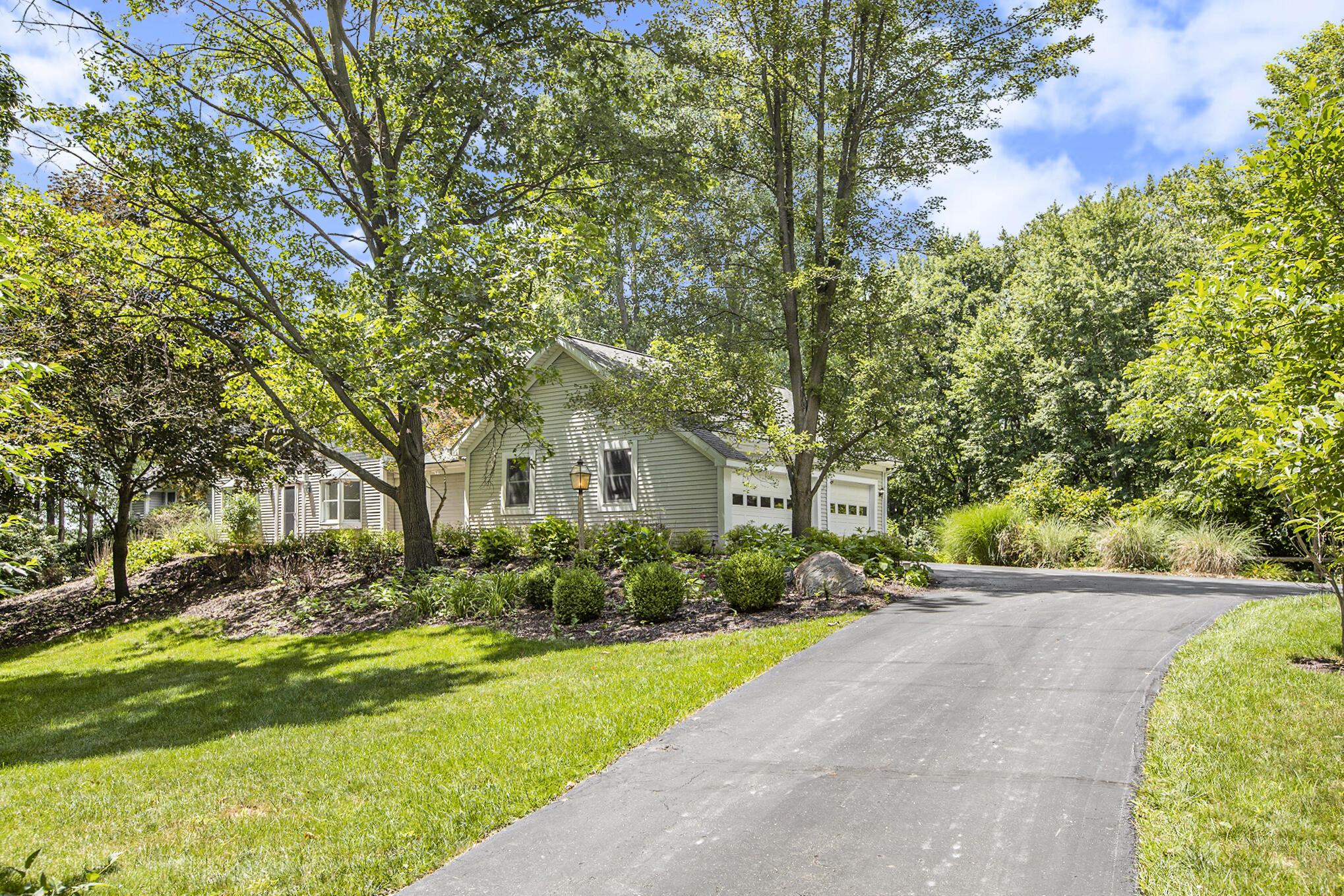 4887 Wylie Road Dexter, MI 48130 - Photo 4 of 58 3.1 driveway