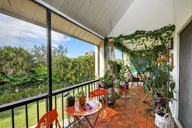 $300,000 | 1801 Presidential Way, Unit D204, West Palm Beach, FL 33401