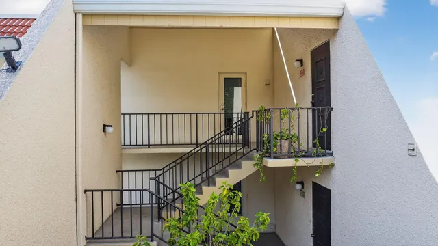 $300,000 | 1801 Presidential Way, Unit D204, West Palm Beach, FL 33401