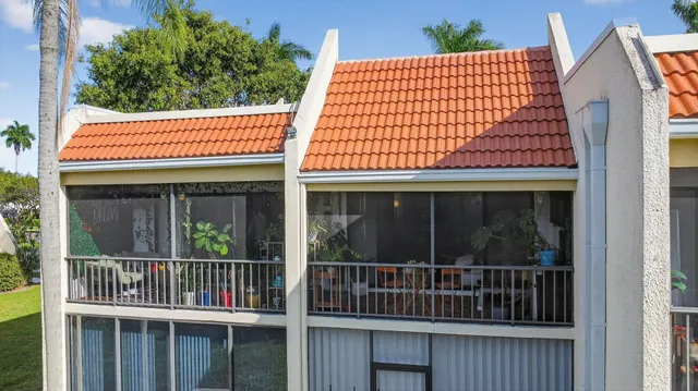 $300,000 | 1801 Presidential Way, Unit D204, West Palm Beach, FL 33401