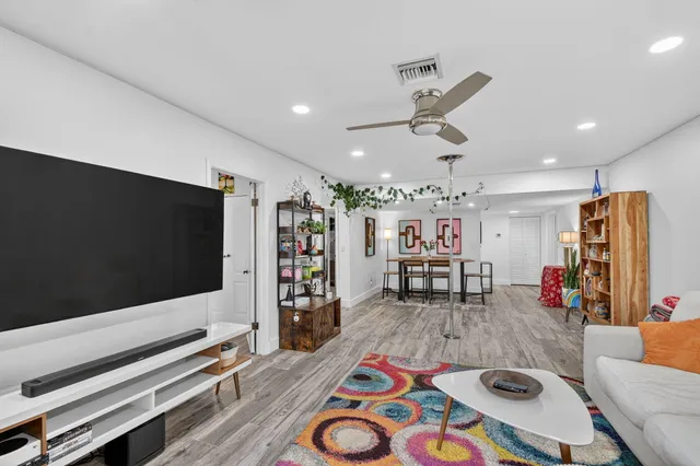 $300,000 | 1801 Presidential Way, Unit D204, West Palm Beach, FL 33401