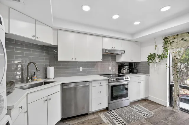 $300,000 | 1801 Presidential Way, Unit D204, West Palm Beach, FL 33401