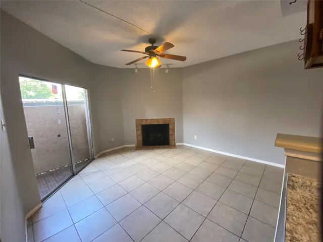 a view of empty room with window