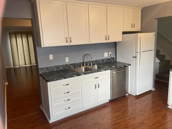 $2,200 | 2363 Dorland Lane, Maplewood, MN 55119