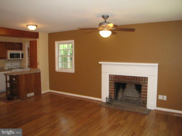 10503 Malone Street Silver Spring, MD 20902 - Photo 4 of 11 Living Room