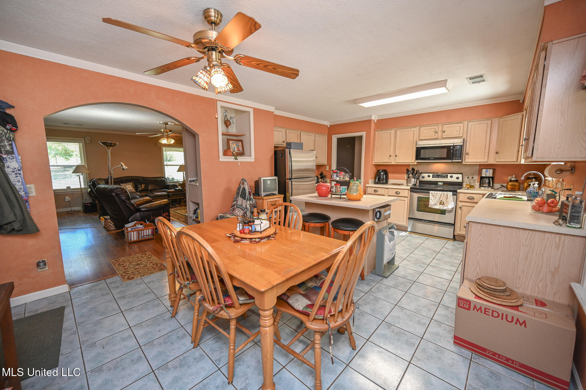 20 James Black Road Olive Branch, MS 38654 - Photo 10 of 56 kitchen / dining