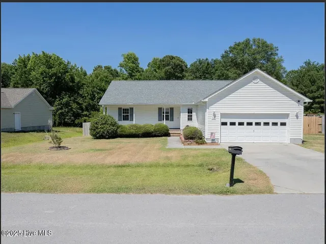 $284,900 | 200 Smallberry Court, Sneads Ferry, NC 28460