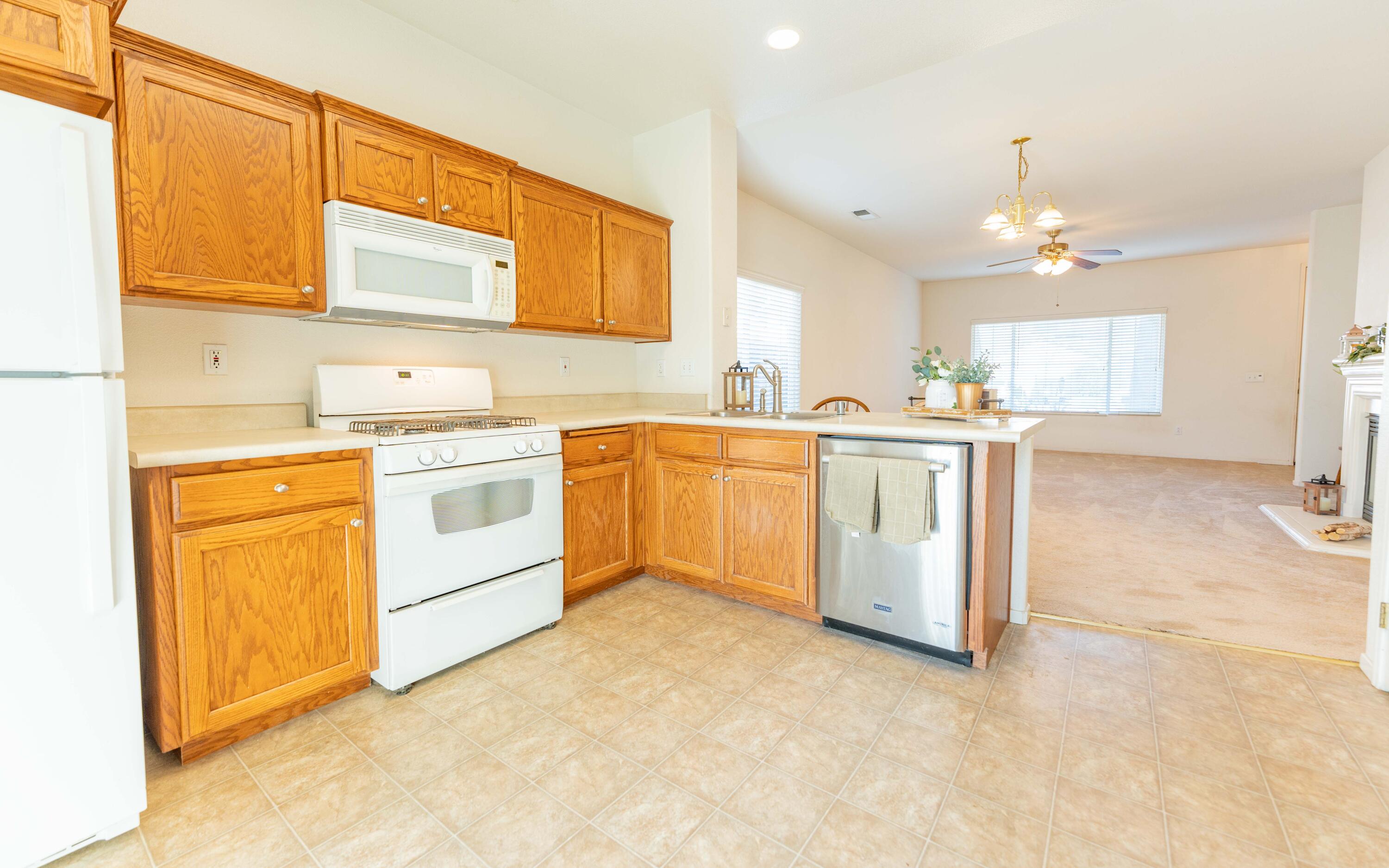 2093 West Rio Hondo Way Hanford, CA 93230 - Photo 19 of 35 20
