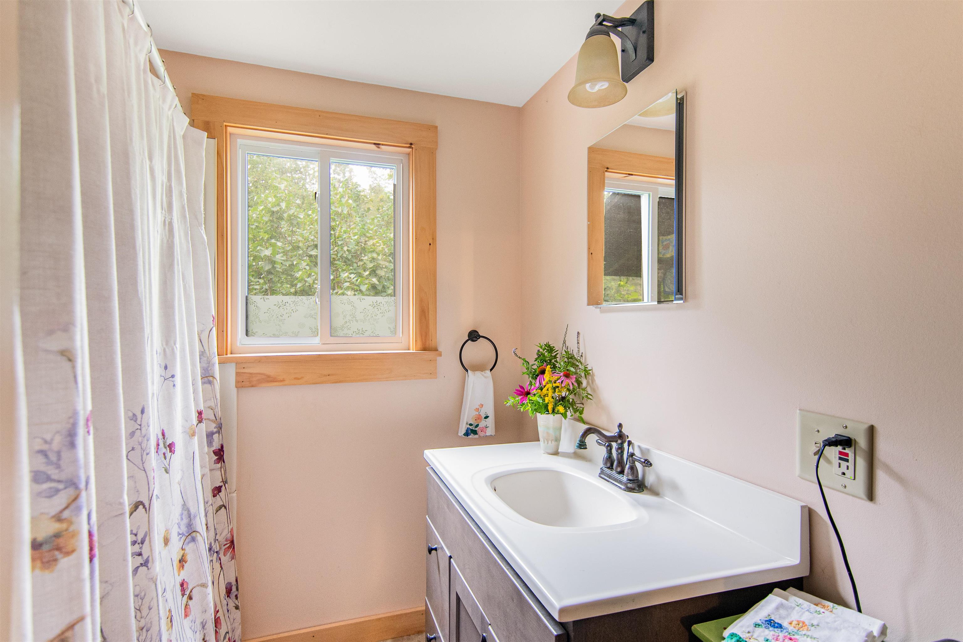 399 Center Road Middlesex, VT 05602 - Photo 3 of 38