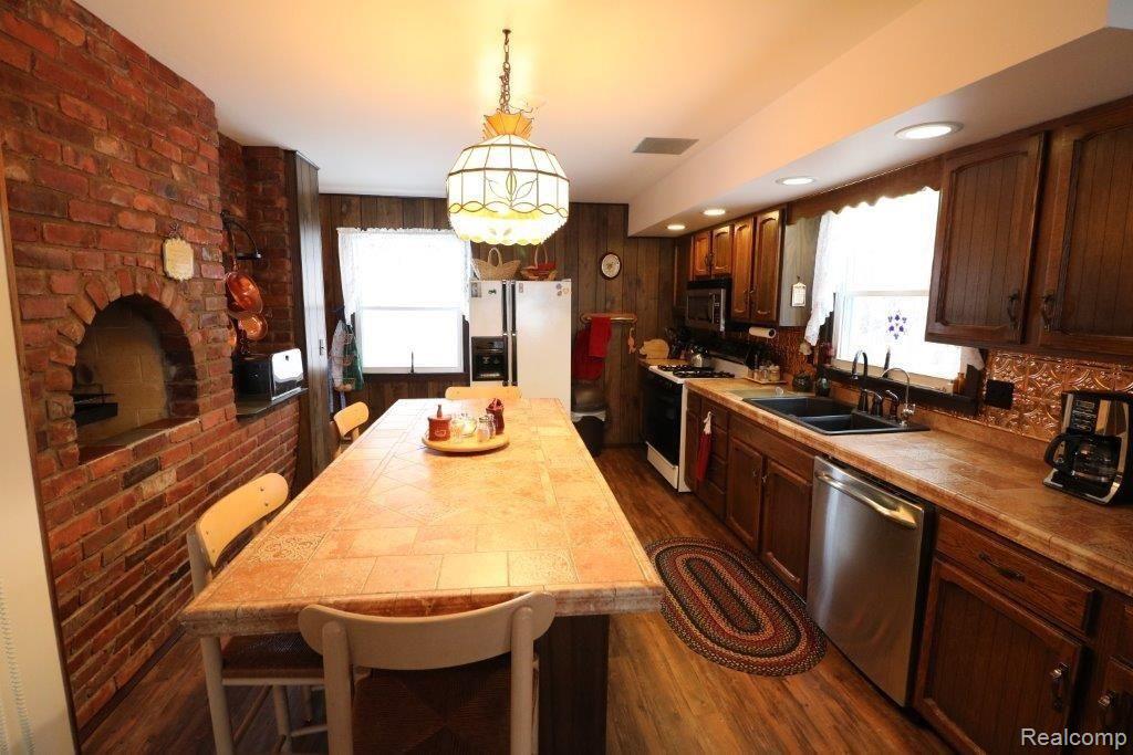 5676 Hasslick Road North Branch, MI 48461 - Photo 8 of 33 2-10-177 008.jpg