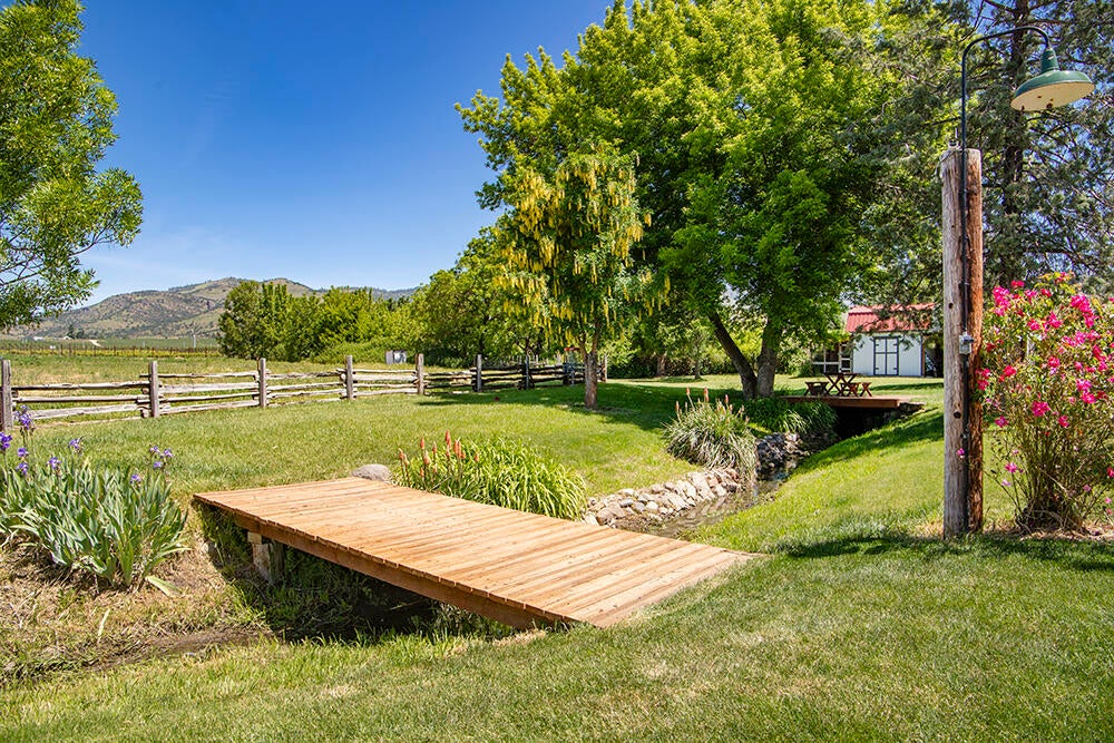 679 West Valley View Road Talent, OR 97540 - Photo 47 of 77 IMG_9356