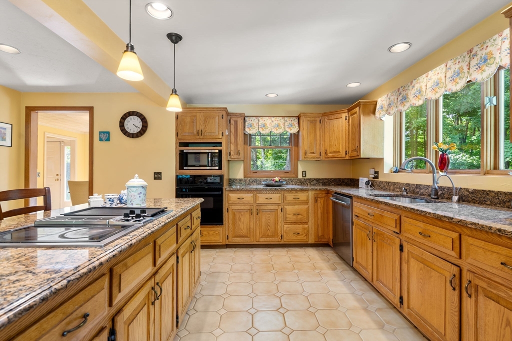 134 Middle Road Southborough, MA 01772 - Photo 6 of 41 Gallery Image 6