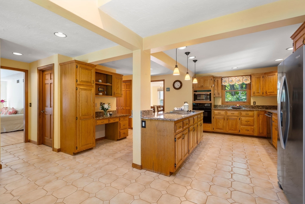 134 Middle Road Southborough, MA 01772 - Photo 7 of 41 Gallery Image 7